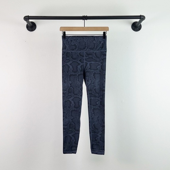 NWT All Fenix High Waisted 7/8 Navy Snake Leggings In Blue/Black - Picture 3 of 6